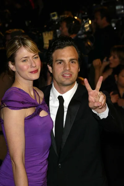 Mark ruffalo ve eşi sunrise coigney — Stok fotoğraf