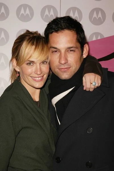 Molly Sims and Enrique Murciano — Stock Photo, Image