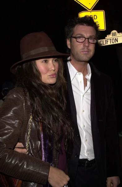 Tia carrere und simon wakelin — Stockfoto