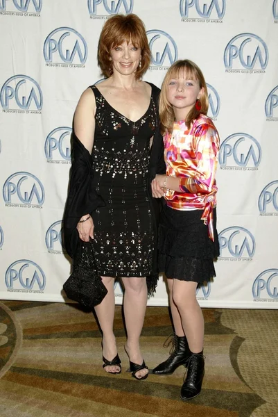 Frances Fisher and daughter Francesca — Stock Photo, Image