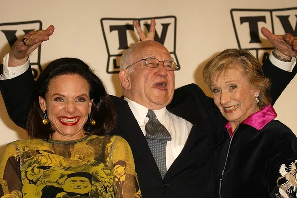 Valerie harper, ed asner ve senaryo yazarı — Stok fotoğraf