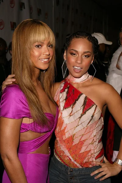 Beyonce Knowles and Alicia Keyes — Stock Photo, Image