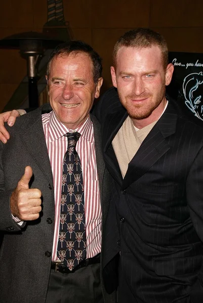 Max Martini y su padre — Foto de Stock