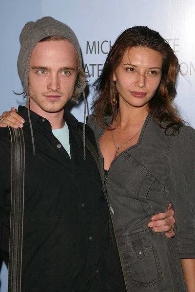 Aaron Paul and Tamara Feldman — Stock Photo, Image