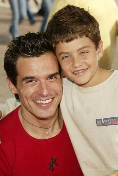 Antonio Sabato Jr. and son Jack — Stock Photo, Image