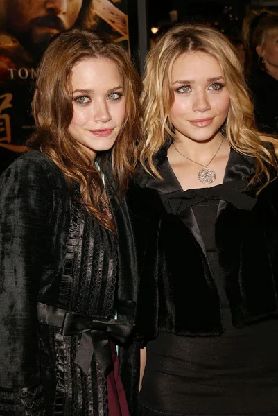 Mary-Kate and Ashley Olsen — Stock Photo, Image