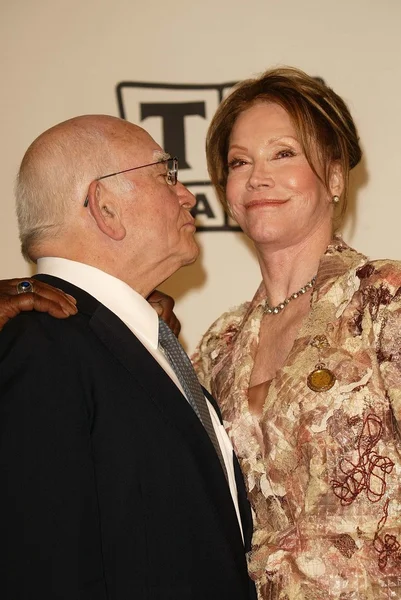 Ed asner ve mary tyler moore — Stok fotoğraf