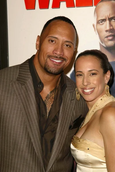 Dwayne "rock" johnson a manželky dany — Stockfoto