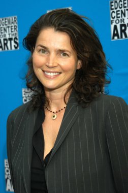 Julia Ormond