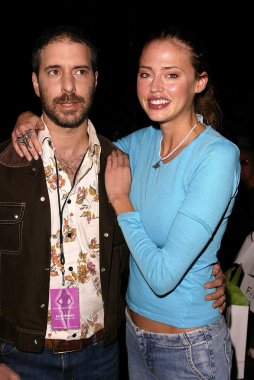 Estella warren moss fabrikaları ile