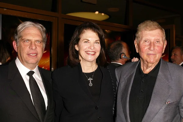 Jonathan Dolger, Sherry Lansing and Sumner Redstone — Stock Photo, Image