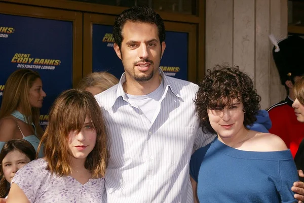 Guy Oseary com Scout Willis e Rumor Willis — Fotografia de Stock