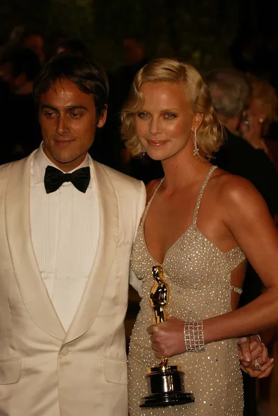 Stuart Townsend and Charlize Theron — Stock Photo, Image