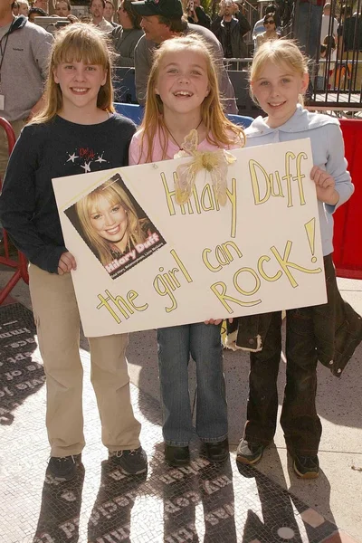 Fans de Hilary duff — Foto de Stock