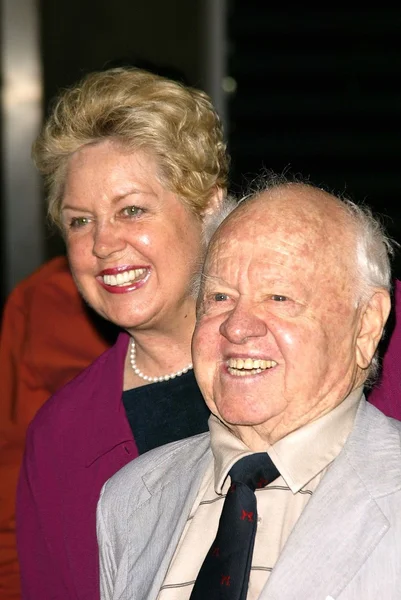 Mickey Rooney et sa femme — Photo