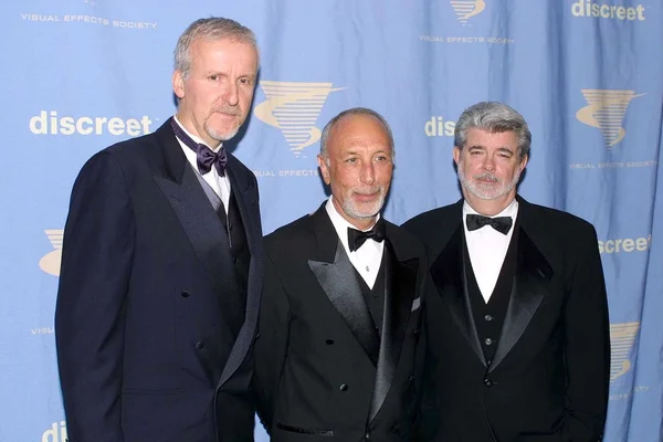 James Cameron, presidente del VES Tom Atkin y George Lucas — Foto de Stock