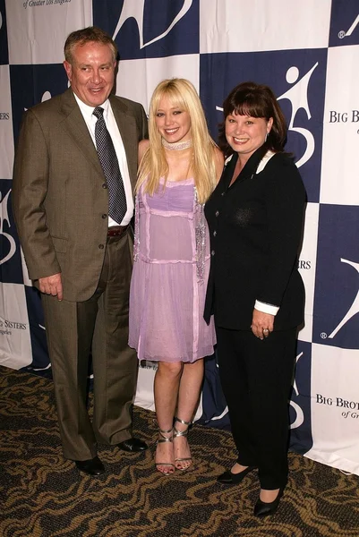 Hilary Duff and parents — Stock Photo, Image