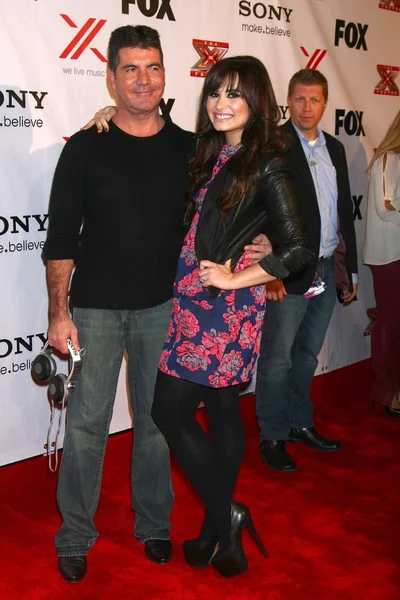 Simon Cowell, Demi Lovato at The X-Factor Viewing Party, Mixology, Los Angeles, CA 12-06-12 — Stock Photo, Image