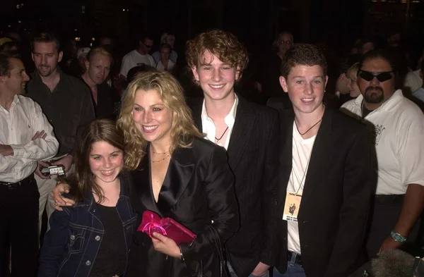 Tatum O'Neal with children Emily, Kevin and Sean — Stock Photo, Image