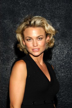Kelly Carlson
