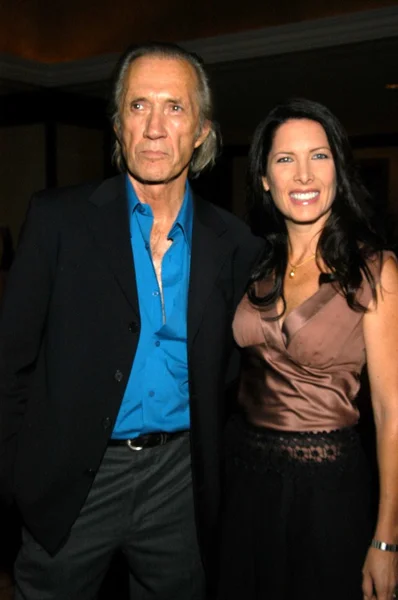 David Carradine y Annie Bierman — Foto de Stock