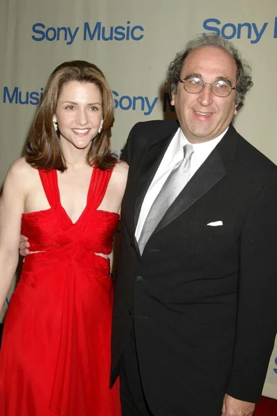 Andrew Lack y su esposa Betsy — Foto de Stock