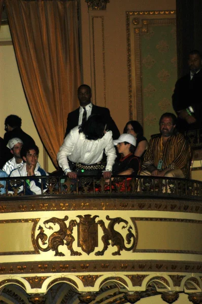 Michael Jackson watching stage show — Stock Photo, Image