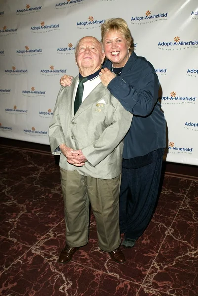 Mickey Rooney y su esposa — Foto de Stock