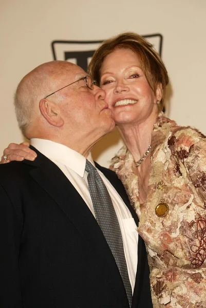 Ed asner a mary tyler moore — Stock fotografie