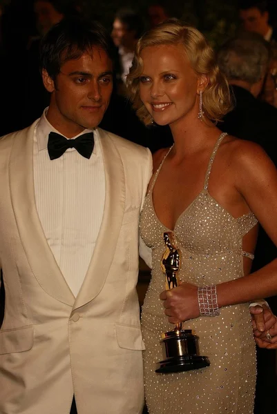 Stuart Townsend and Charlize Theron — Stock Photo, Image