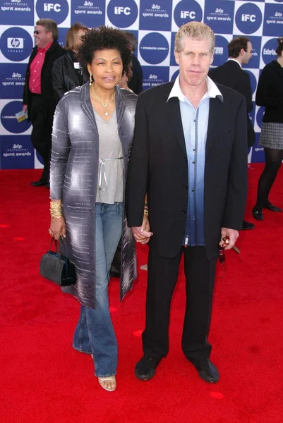 Ron Perlman e esposa Opal — Fotografia de Stock