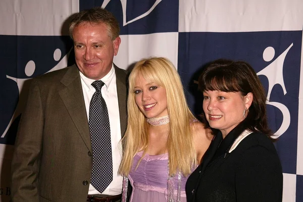 Hilary Duff y sus padres —  Fotos de Stock