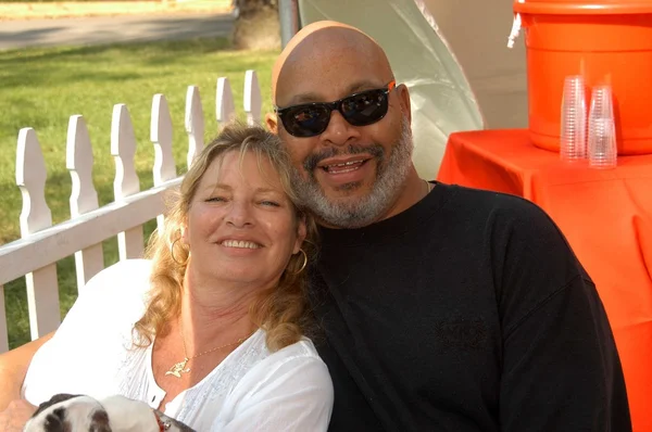 Julie Shugerman et James Avery — Photo