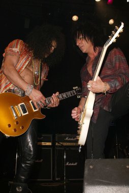 eğik çizgi ve steve stevens