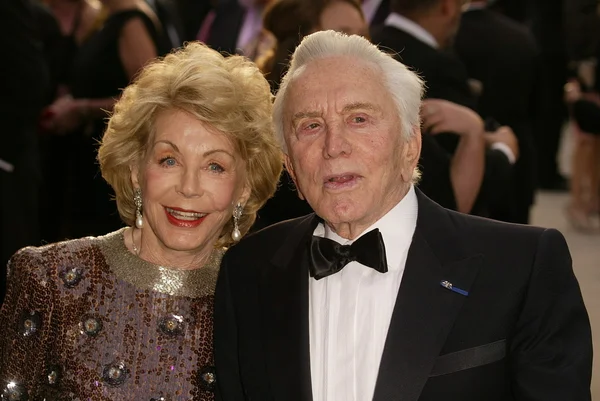 Kirk Douglas and wife Anne — Stock Photo, Image