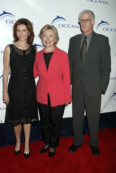 Mary Steenburgen, Hillary Rodham Clinton and Ted Danson — Stock Photo, Image