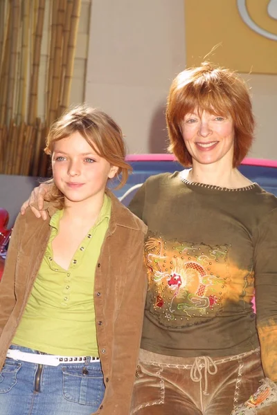 Frances Fisher and daughter Francesca Eastwood — Stock Photo, Image