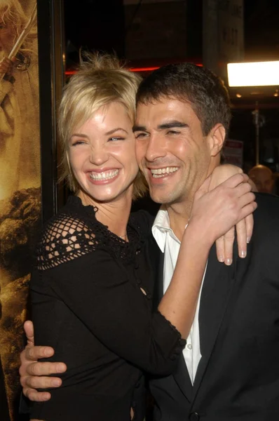 Ashley scott und anthony rhulen — Stockfoto