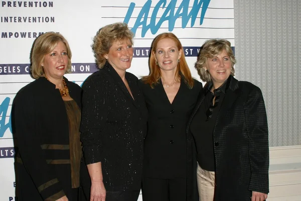 Carol Mendelsohn, Elizabeth Devine, Marg Helgenberger and Ann Donahue — Stock Photo, Image