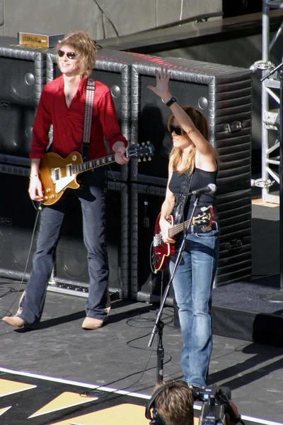 Sheryl Crow and band members — Stock Photo, Image
