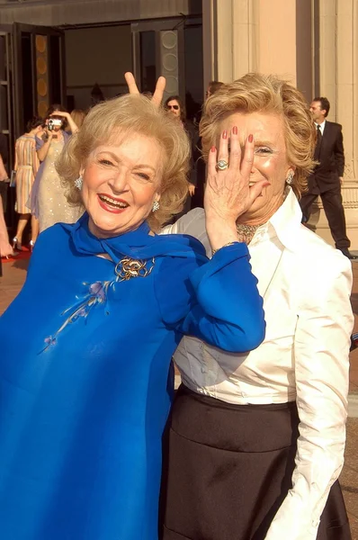 Betty White e Cloris Leachman — Fotografia de Stock