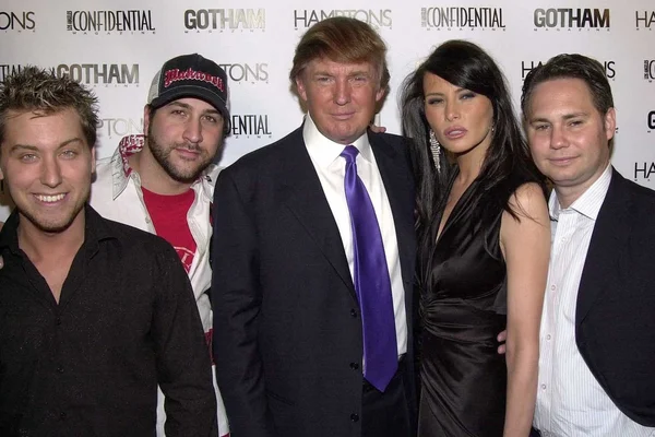 Lance Bass, Joey Fatone, Donald Trump, Melania Knauss dan Jason Binn — Stok Foto