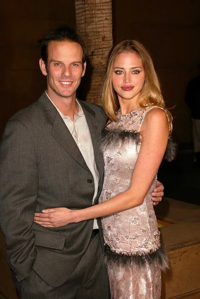 Peter Berg és Estella Warren — Stock Fotó