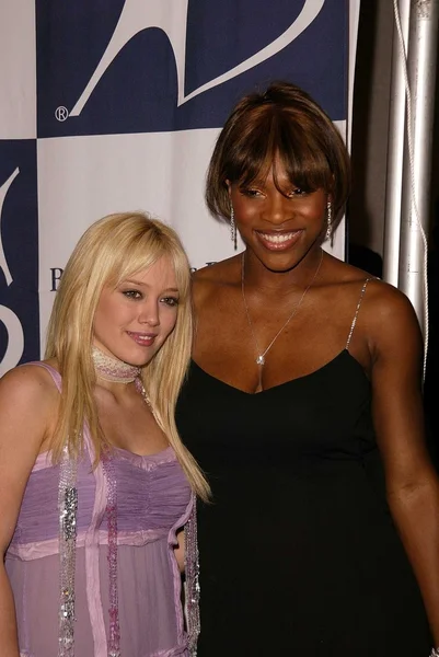 Hilary Duff e Serena Williams — Foto Stock