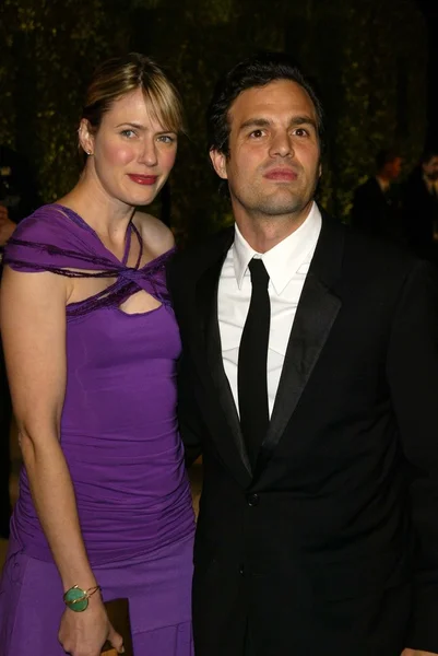 Mark Ruffalo e moglie Sunrise Coigney — Foto Stock