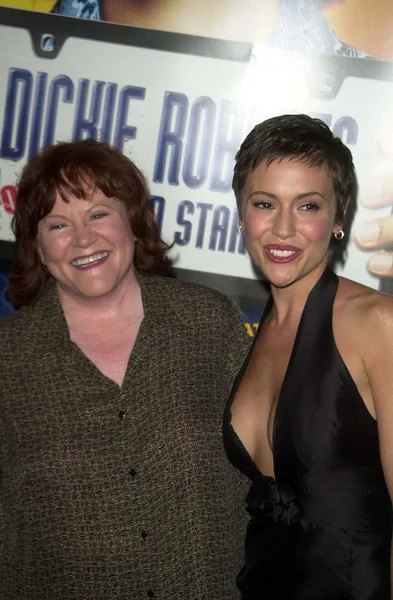 Edie McClurg ja Alyssa Milano — kuvapankkivalokuva