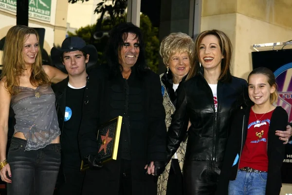 Alice cooper och familj medlemmar — Stockfoto