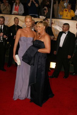 Charlize theron ve annesi gerda