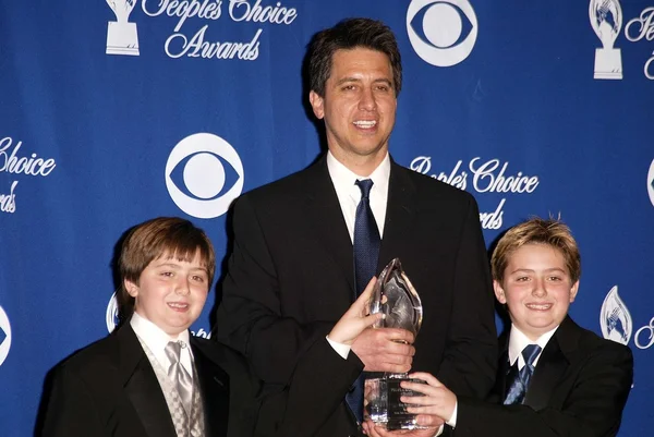 Ray romano und kinder — Stockfoto