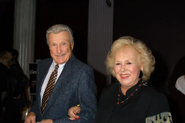 Warren Stevens และ Doris Roberts — ภาพถ่ายสต็อก